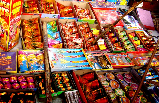 Photo of मेरठ में पटाखों की बिक्री पर एक नवम्बर तक प्रतिबंध लगा