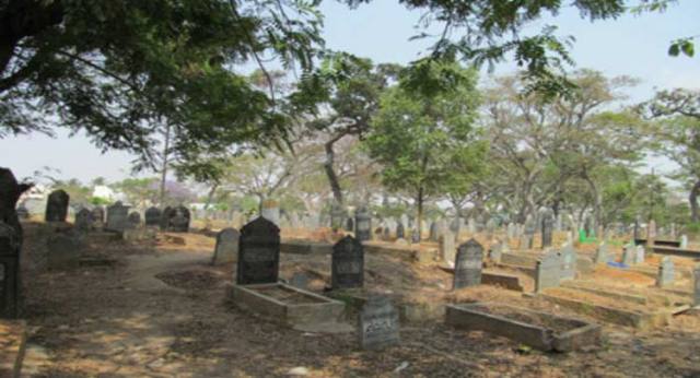 Photo of कब्रिस्तान में जाकर किशोरी ने खुद को लगायी आग, जिंदा जली