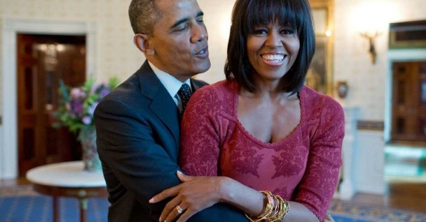 Photo of इस तरह बराक ओबामा और मिशेल मना रहे शादी की 25वीं सालगिरह