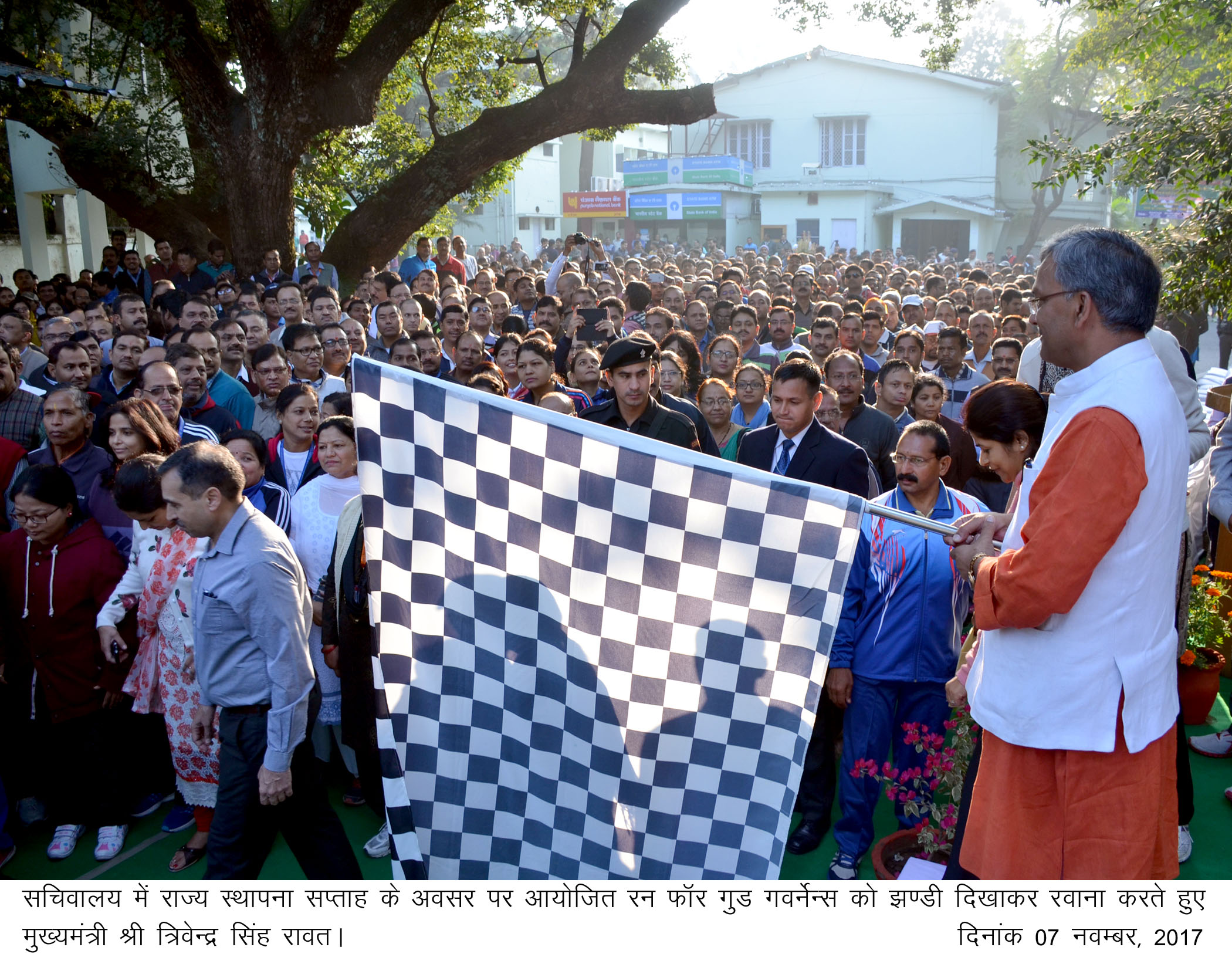 Photo of सीएम ने रन फॉर गुड गवर्नेंस को झण्डी दिखाकर किया रवाना