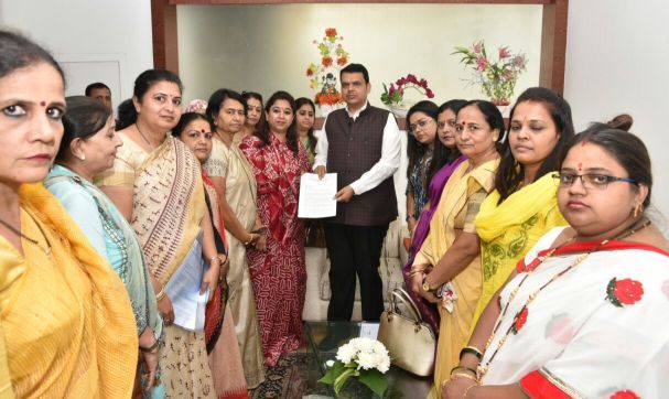 Photo of महिलाओं के लिए 33% आरक्षण की मांग को लेकर  महिलाओं ने CM को सौपा निवेदन