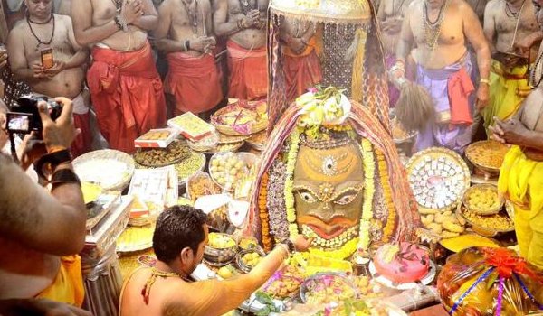 Photo of महाकाल मंदिर में सुप्रीम कोर्ट के नाम का बोर्ड लगाने पर कोर्ट ने लगाई फटकार