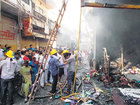 Photo of कोल्हापुर में कागल नगरपरिषद में लगी आग से कागजपत्र जलकर राख