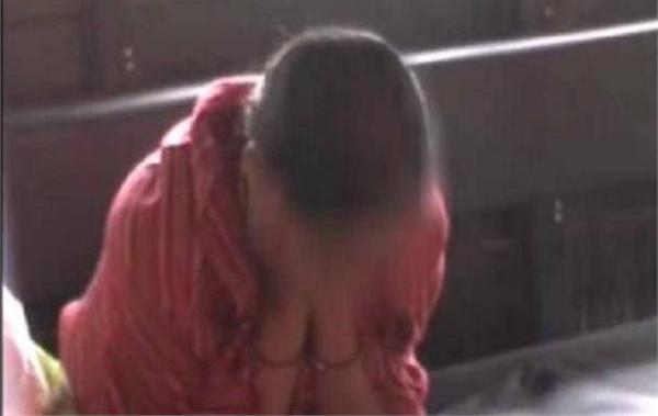 Photo of सवा दो करोड़ की डकैती की मुखिया निकली पुलिसकर्मी की पत्नी , गिरफ्तार
