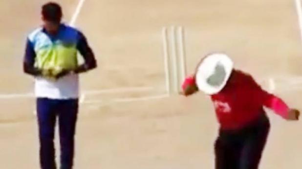 Photo of VIDEO : मैच के बिच में ही यह अंपायर ‘डॉन’ के गाने पर नाचने लगा