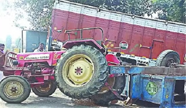 Photo of गोपालगंज ज़िले में ट्रैक्टर और ट्रक के बीच टक्कर, बच्चे की मौत