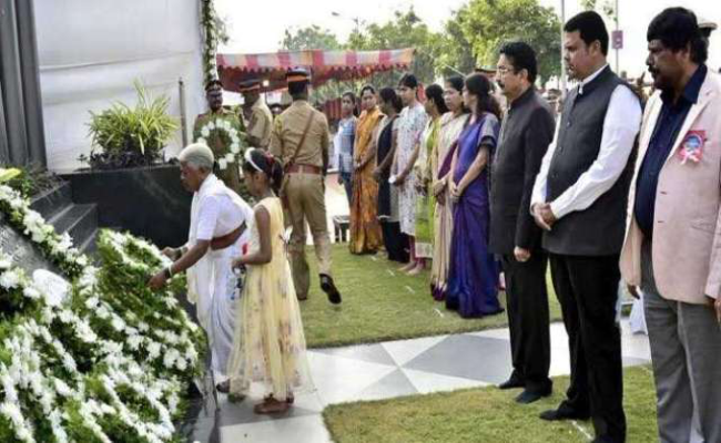 Photo of मुंबई : राज्यपाल व मुख्यमंत्री ने दी मुंबई हमले के शहीदों श्रद्धांजलि.