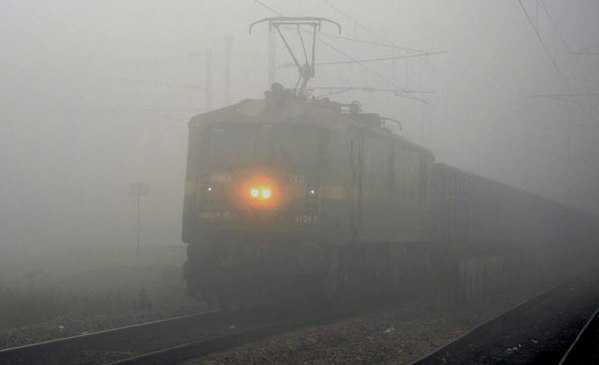 Photo of कोहरे के कारण 49 रेलगाड़ियां प्रभावित, 3 रद्द
