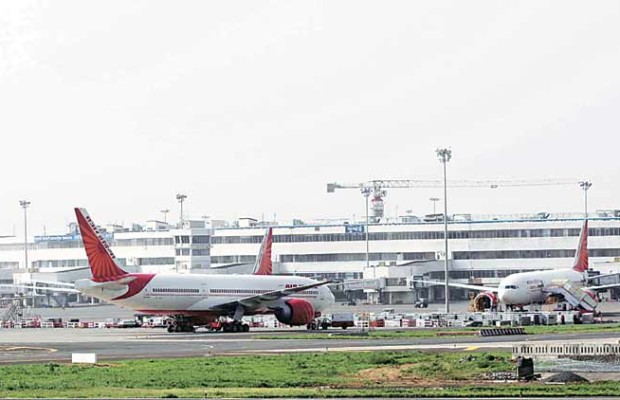 Photo of छत्रपति शिवाजी अंतर्राष्ट्रीय एयरपोर्ट को उड़ाने की धमकी, शहर में हाईअलर्ट