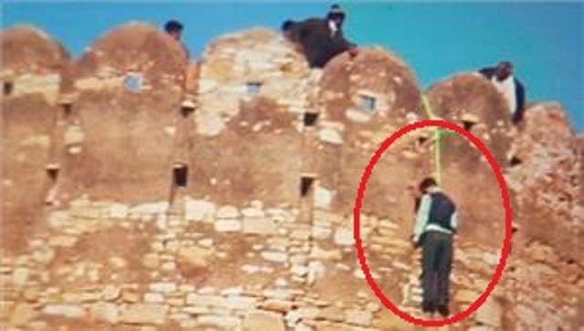 Photo of नाहरगढ़ किले में फंदे से लटका मिला शव, ‘पद्मावती’ का विरोध या कुछ और