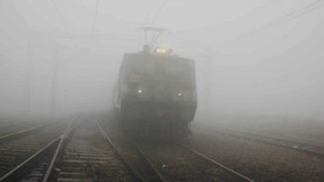 Photo of धुंध के कारण 49 ट्रेनें लेट, 14 का समय बदला और एक रद्द