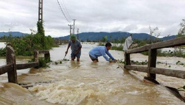 Photo of वियतनाम में बाढ़ और तूफान का कहर , अब तक 61 मरे