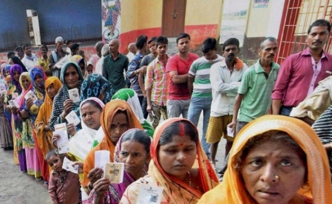 Photo of मेरठ: मतदाताओं की उदासीनता ने बढ़ाई प्रत्याशियों की बेचैनी, दो बजे तक 37 प्रतिशत पोलिंग