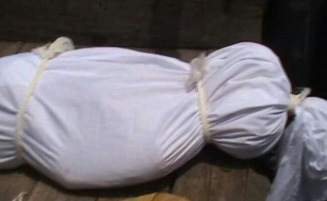 Photo of मृत पत्नी के जिस्म से लिपट कर 6 घंटे सोता रहा हत्यारा पति, उसके बाद…
