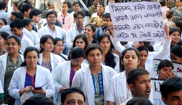 Photo of राजस्थान में डॉक्टरो की हड़ताल ख़त्म , मांगों पर सरकार की ना के बाद हां
