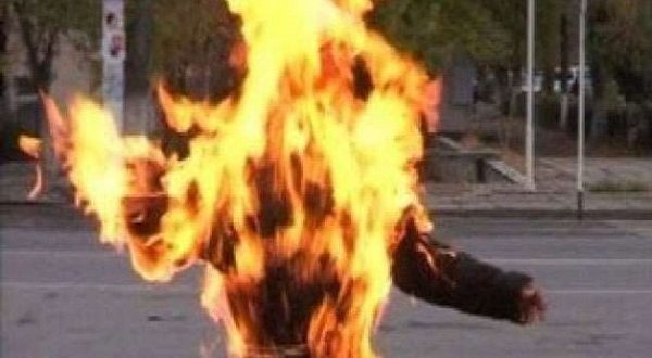Photo of अवैध संबंध के कारण पत्नी ने पति पर पेट्रोल डालकर जिंदा जलाया
