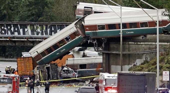 Photo of अमेरिका में रेल दुर्घटना, 3 मरे, 23 घायल