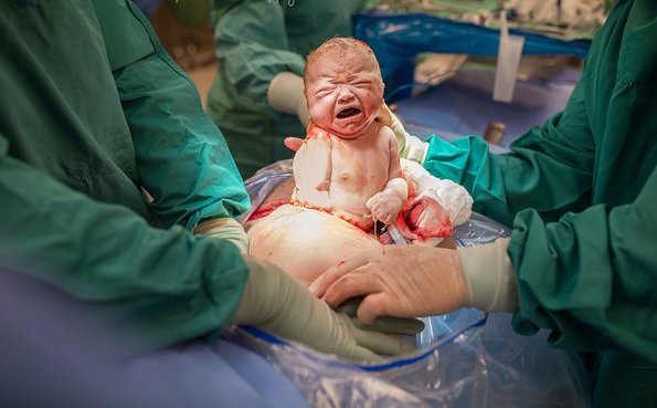 Photo of अदभुत घटना : 24 साल पुराने फ़्रोजन भ्रूण से हुआ बच्ची का जन्म
