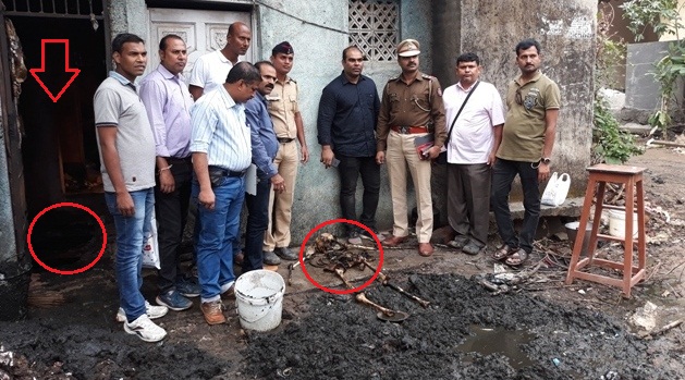 Photo of पालघर जिला : बोईसर में 13 सालो से शौचालय के टाकी में दफ़न नरकंकाल को पुलिस ने किया बरामद