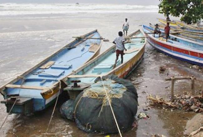 Photo of ओखी चक्रवात से मालवन में 02 नौका डूबी, जनहानि नहीं