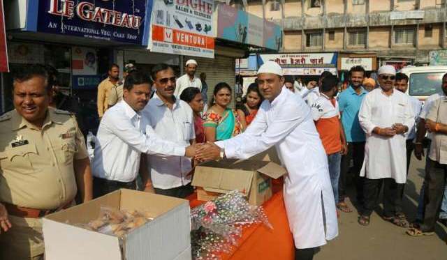 Photo of पालघर में शिवसेना ने ईद मिलादुन्नबी पर मुस्लिम बंधुओ का किया स्वागत