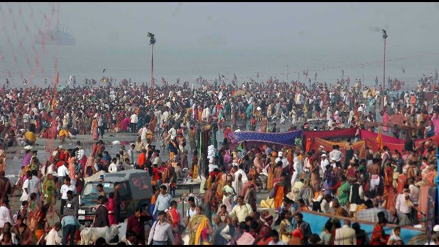 Photo of गुलजार हुआ सागरद्वीप, गंगासागर स्नान के लिए लगा श्रद्धालुओं का रेला