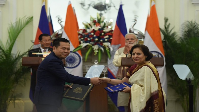 Photo of भारत और कंबोडिया के बीच द्विपक्षीय बैठक, चार समझौतों पर हुए हस्ताक्षर
