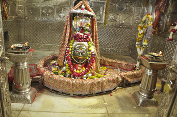 Photo of शिव नवरात्रि के दूसरे दिन भगवान महााकल को कराया शेषनाग धारण