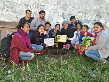 Photo of वैलेंटाइन डे पर पौधरोपण कर प्रकृति प्रेम का दिया संदेश