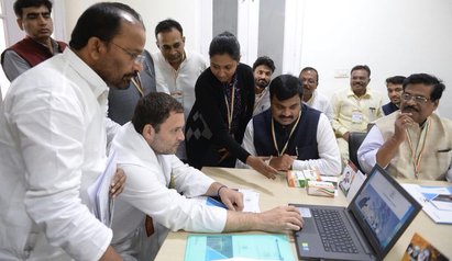 Photo of कांग्रेस मुख्यालय पर राहुल ने लगाया जनता दरबार