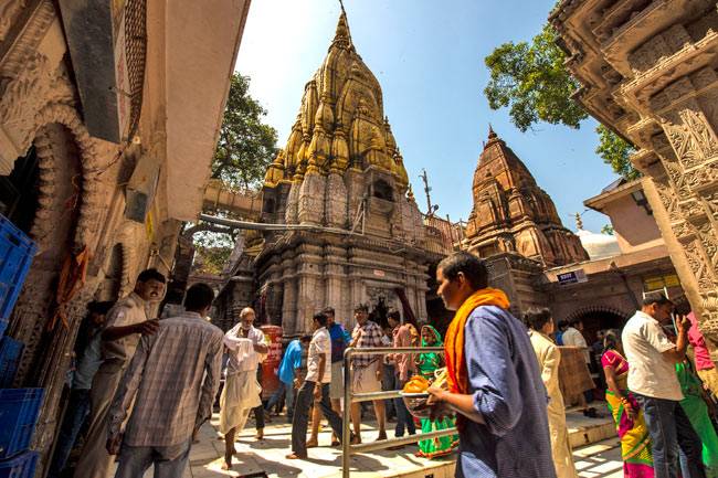 Photo of महाशिवरात्रि: श्री काशी विश्वनाथ मंदिर परिक्षेत्र में बैरिकेडिंग का कार्य शुरू