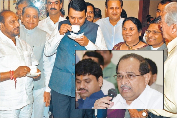 Photo of महाराष्ट्र : विपक्ष ने किया सीएम देवेंद्र फडणवीस के चायपान का बहिष्कार