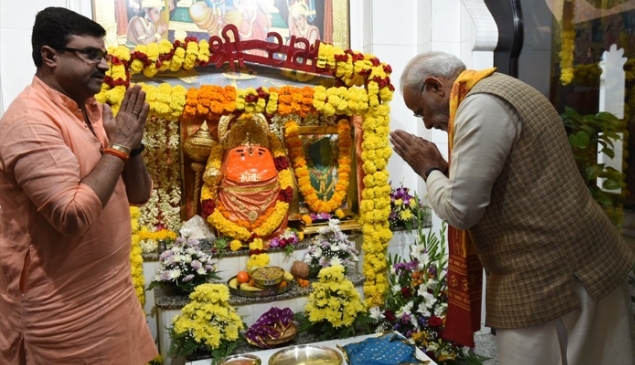 Photo of मस्कट : PM मोदी ने 200 साल पुराने शिव मंदिर में की पूजा, मस्जिद में मांगी दुआ