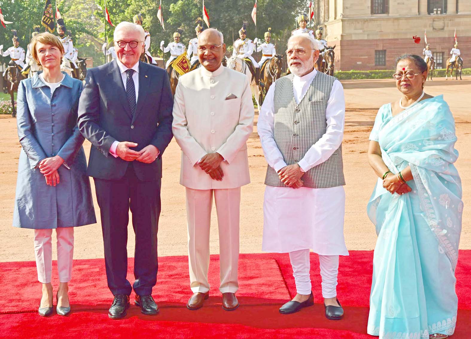 Photo of राष्ट्रपति रामनाथ कोविंद और प्रधानमंत्री नरेन्द्र मोदी जर्मनी के राष्ट्रपति डॉ. फ्रैंक-वाल्ट के साथ