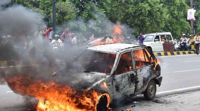 Photo of कार में लगी आग, एक ही परिवार के चार लोगो की जलकर मौत !