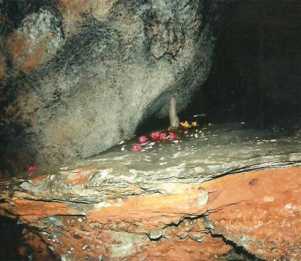 Photo of पाताल भुवनेश्वर गुफा है आस्था का केंद्र