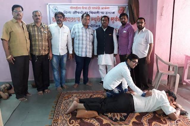 Photo of पालघर अंबामाता मंदिर में ‘’न्यूरोथैरेपी’’ से सैकड़ो लोगो का निशुल्क इलाज,मरीजो ने की सराहना