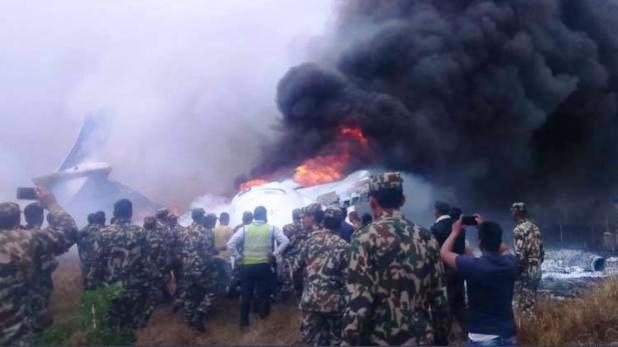 Photo of नेपाल : बांग्लादेश का यात्री प्लेन काठमांडू में हुआ क्रैश , 50 लोगो की मौत
