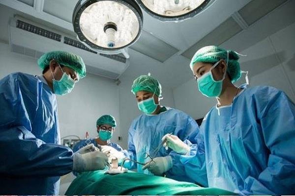 Photo of एम्स में बच्चेदानी की सर्जरी मात्र 5 सौ रुपए में , निजी अस्पतालों में लगते है 60 से 70 हजार रुपए