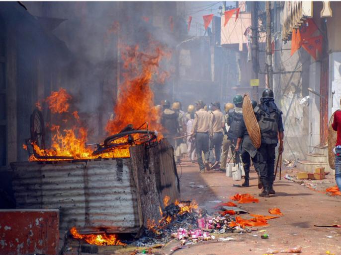 Photo of बंगाल में कई स्थानों पर हिंसा, बम विस्फोट में पुलिस अधीक्षक का हाथ उड़ा