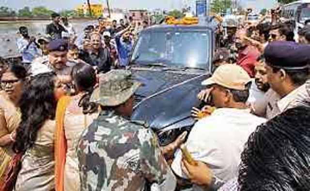 Photo of नाथनगर तनाव मामला : अर्जित शाश्वत को भेजा गया 14 दिनों की न्यायिक हिरासत में, समर्थकों ने किया हंगामा