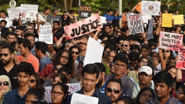 Photo of उन्नाव-कठुआ मामले के विरोध में दिल्ली में हुआ बड़ा प्रदर्शन