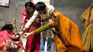 Photo of शादी के बाद तेजप्रताप और ऐश्वर्या ने पटना के मंदिरों में की पूजा-अर्चना