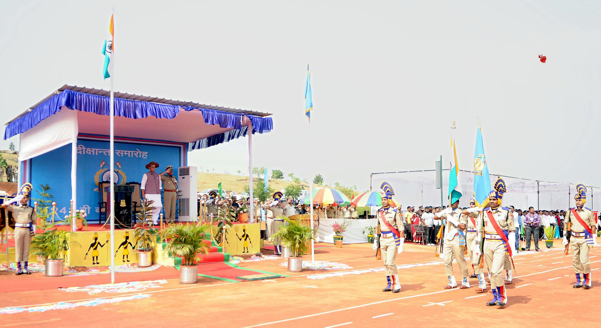 Photo of गृहमंत्री राजनाथ सिंह ‘बस्तरिया बटालियन’ के पासिंग आउट परेड में सलामी लेते हुए