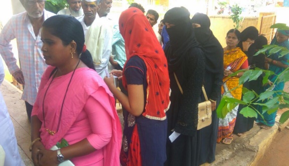 Photo of कर्नाटक विस चुनाव : 222 सीटों के लिए मतदान जारी