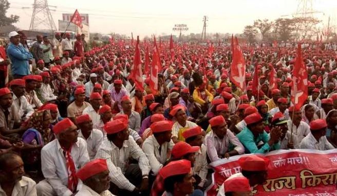 Photo of किसान आंदोलन को देखते हुए आम आदमी दूध और सब्जी की चिंता में