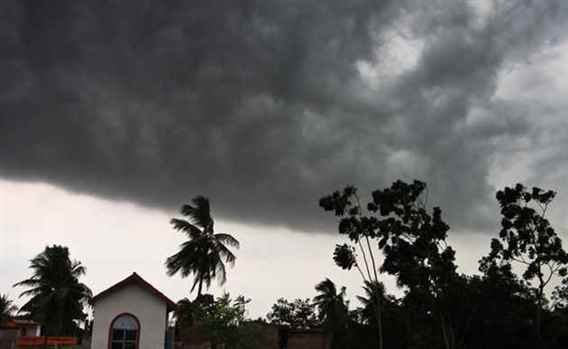 Photo of दिल्ली में 24 घंटे में दूसरी बार आंधी-वर्षा, पहाड़ों की ओर मुड़ा तूफान का कहर