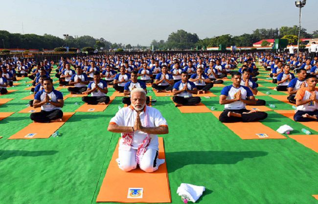 Photo of अंतरराष्ट्रीय योग दिवस: प्रधानमंत्री ने हजारों योग साधकों के साथ दून में किया योग