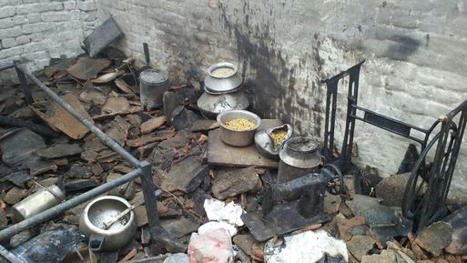Photo of हमीरपुर : आग लगने से खाक हुए पांच घर, लाखों का नुकसान