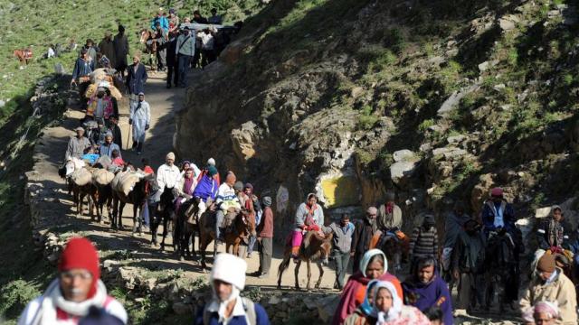 Photo of भूस्खलन के चलते दूसरे दिन भी रुकी अमरनाथ यात्रा